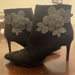 WHITE HOUSE BLACK MARKET CRYSTAL ENCRUSTED BOOTS, SIZE 6M, Never worn outside